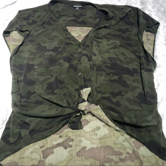 Torrid green camo short sleeve top size 4X - Picture 3 of 5